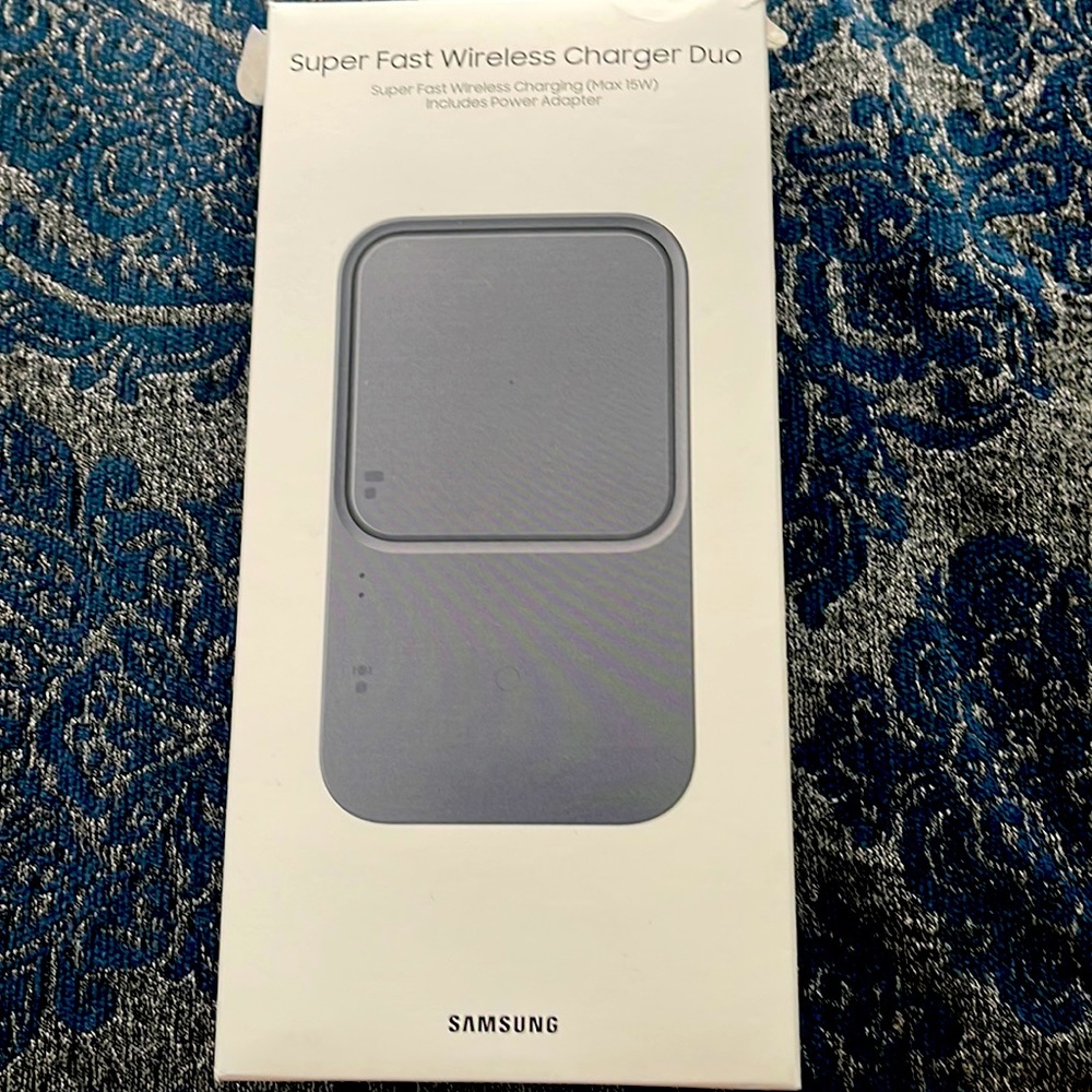 Samsung super fast wireless charger Duo. ( Max 15w) Includes adapter .